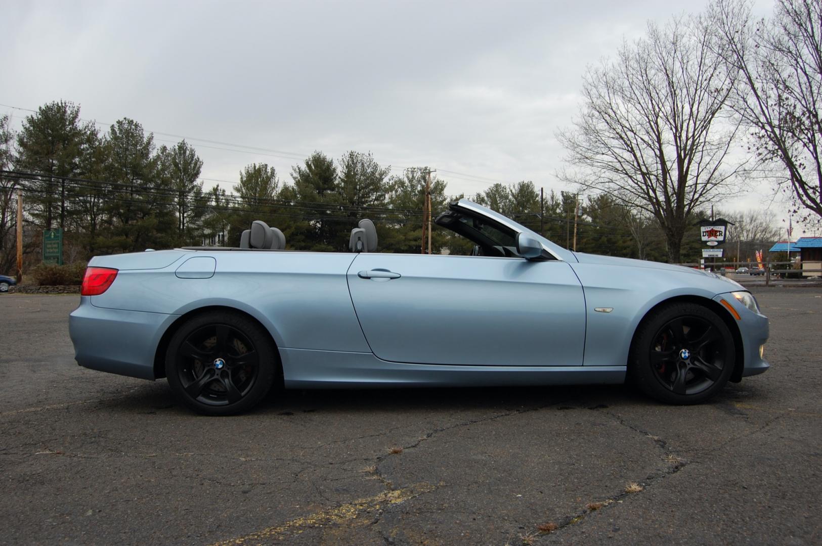 2012 Blue /Gray Leather BMW 3-Series (WBADX7C50CE) with an 3.0L L6 DOHC 24V turbocharged engine, Automatic transmission, located at 6528 Lower York Road, New Hope, PA, 18938, (215) 862-9555, 40.358707, -74.977882 - Here for sale is a nice 2012 BMW 335i Hard Top Convertible. Under the hood is a strong running 3.0 liter turbocharged inline 6 cylinder which puts power to the rear wheels via a smooth shifting automatic transmission with paddle shifters. Features include; Gray leather interior, keyless entry sys - Photo#13